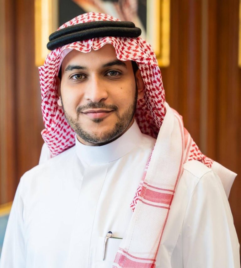 الحربي-إلى-القيادة-التنفيذية.-جامعة-الملك-عبدالعزيز-تعيد-رسم-مشهد-الاتصال-المؤسسي