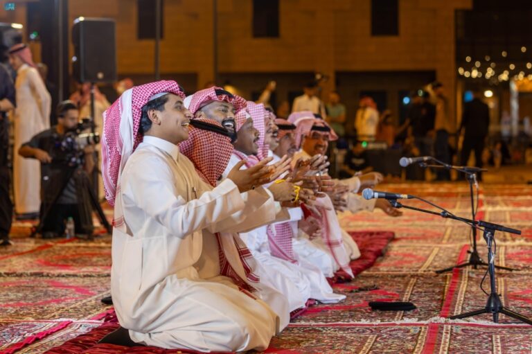 صور|-“فن-السامر-والمحاورة”-تعكس-الموروث-السعودي-بقصر-الحكم-في-الرياض