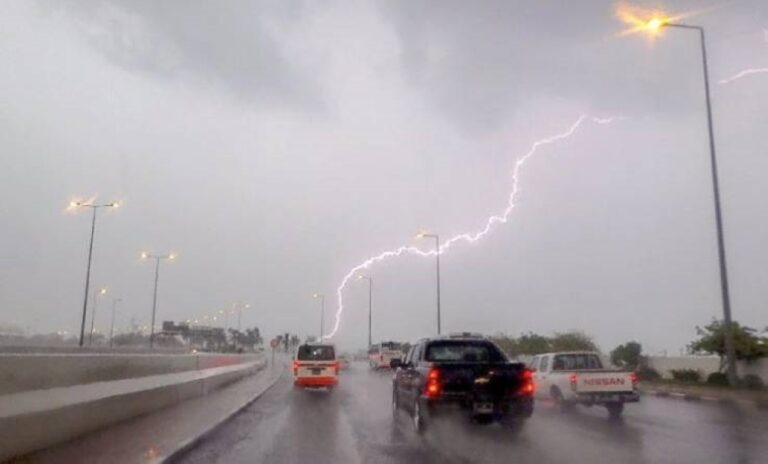 حالة-الطقس.-استمرار-هطول-أمطار-رعدية-متباينة-الغزارة-على-7-مناطق
