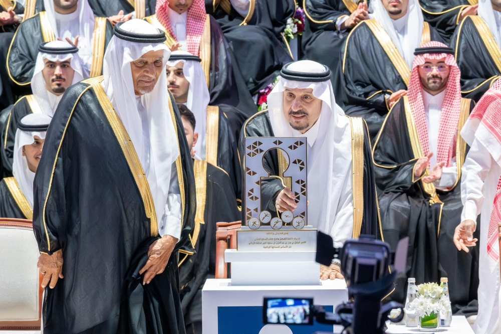 أمير-الرياض-يرعى-حفل-خريجي-جامعة-الفيصل-ويضع-حجر-الأساس-لمشروعات-رياضية