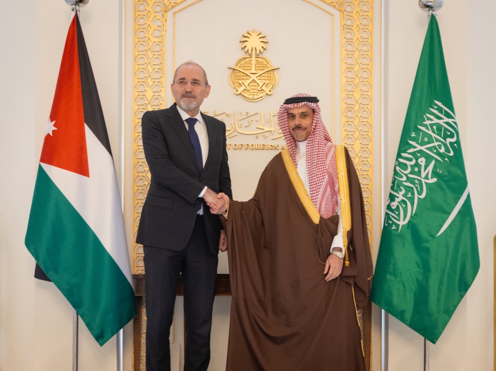 وزير-الخارجية-يستعرض-العلاقات-الثنائية-مع-نائب-رئيس-الوزراء-وزير-خارجية-الأردن