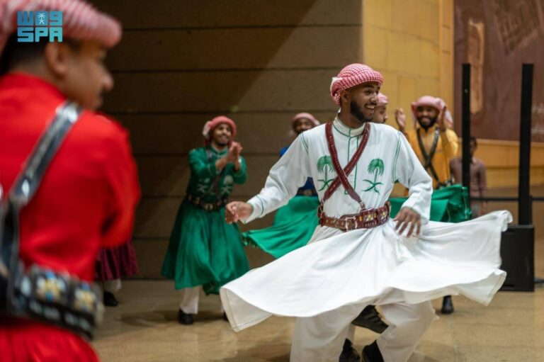 هيئة-المسرح-والفنون-الأدائية-في-معرض-«بدايات»-تقدم-عرضا-حيا-للفنون-الأدائية-التقليدية