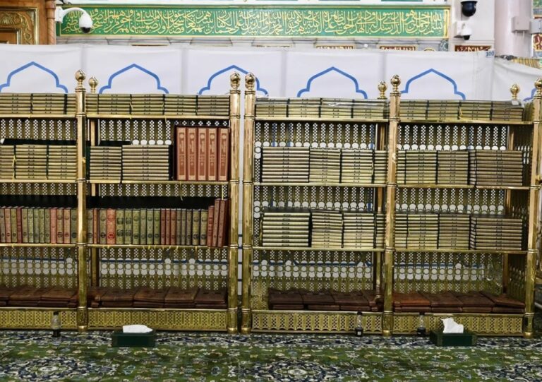 المسجد-النبوي.-منظومة-متكاملة-تشمل-توفير-المصاحف-بمختلف-اللغات