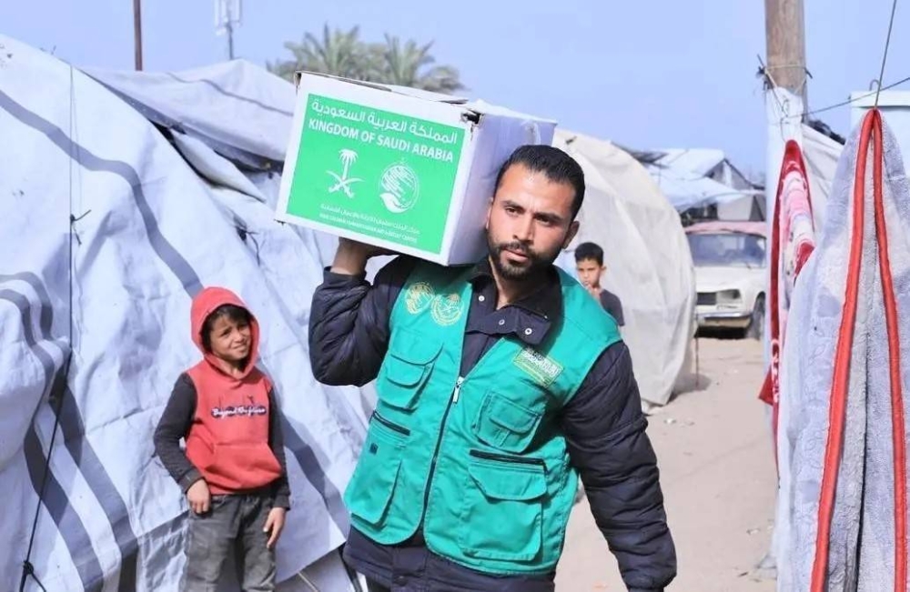 مركز-الملك-سلمان-للإغاثة-يواصل-توزيع-سلال-الغذء-في-غزة