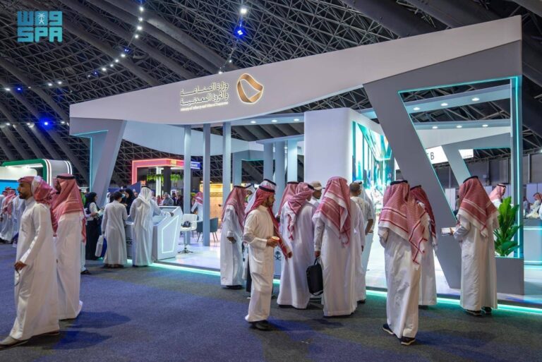 جناح-وزارة-الصناعة-في-الملتقى-المهني-يبرز-ضمن-المحطات-التفاعلية-اللافتة