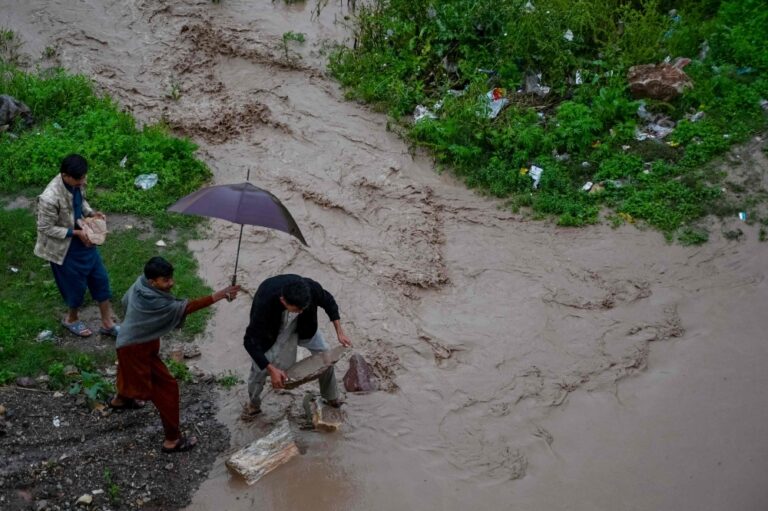 188-قتيلًا-جراء-العواصف-والفيضانات-في-باكستان-وأفغانستان