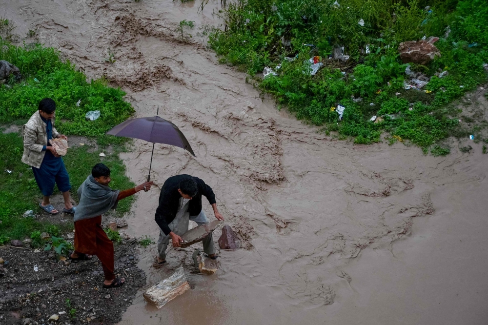 188-قتيلًا-جراء-العواصف-والفيضانات-في-باكستان-وأفغانستان