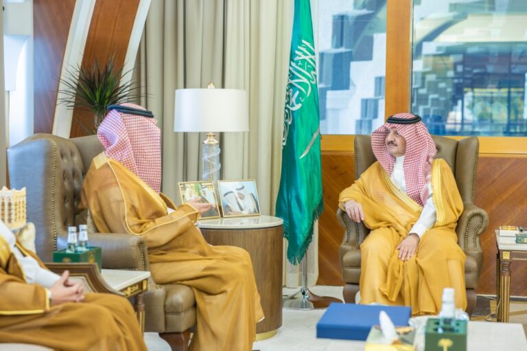 أمير-الشرقية-يستعرض-أداء-جسر-الملك-فهد-ويشدد-على-تعزيز-الانسيابية-والتكامل