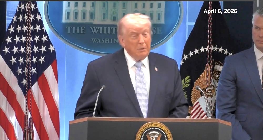 ترمب-يعلّق-قصف-إيران-أسبوعين-وطهران-تفتح-هرمز-–-#عاجل