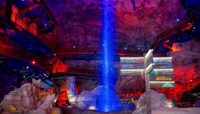 “أكواريبيا-القدية”-تكشف-عن-22-لعبة-مائية-في-تضاريس-جبال-طويق