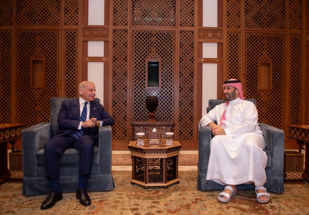 رئيس-وزراء-باكستان-يجدد-لولي-العهد-دعم-بلاده-للمملكة-تجاه-اعتداءات-إيران