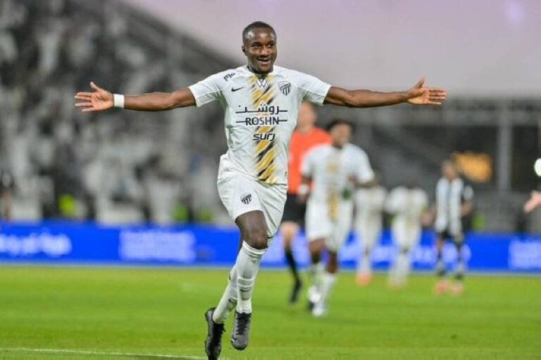 إيطالي-يستغل-توتر-علاقة-الفرنسي-والعميد