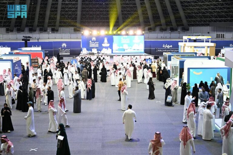 ملتقى-جدة-المهني.-تنوع-الفرص-الوظيفية-يعزز-كفاءة-توزيع-الموارد-البشرية-في-سوق-العمل