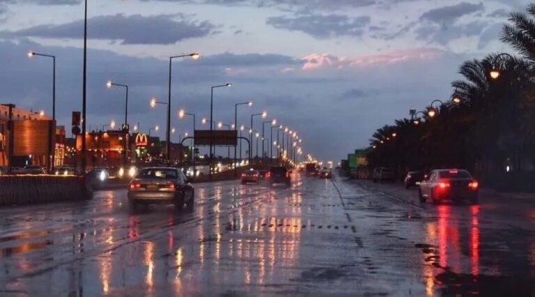 أمطار-غزيرة-وسيول.-الإنذار-الأحمر-يستنفر-الدوادمي-وعفيف-الليلة