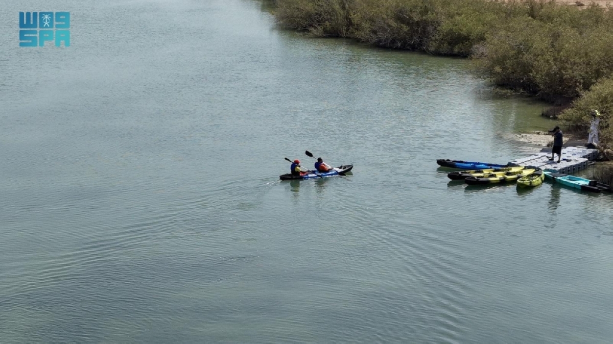رياضة-التجديف-بالكاياك-تجذب-زوار-فعاليات-«ليالي-الحريد-22 »