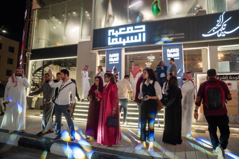 حين-تعجز-الكاميرا-عن-البوح…-الأدب-ينتصر:-“جمعية-السينما”-تستنطق-المسكوت-عنه-بين-الرواية-والشاشة-في-سينماتك-الخبر