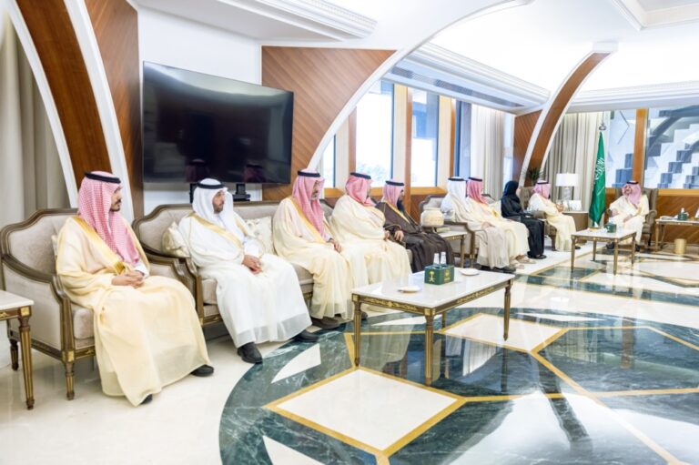 أمير-الشرقية-يتسلّم-التقرير-الختامي-لبرنامج-زكاة-الفطر-الموحد