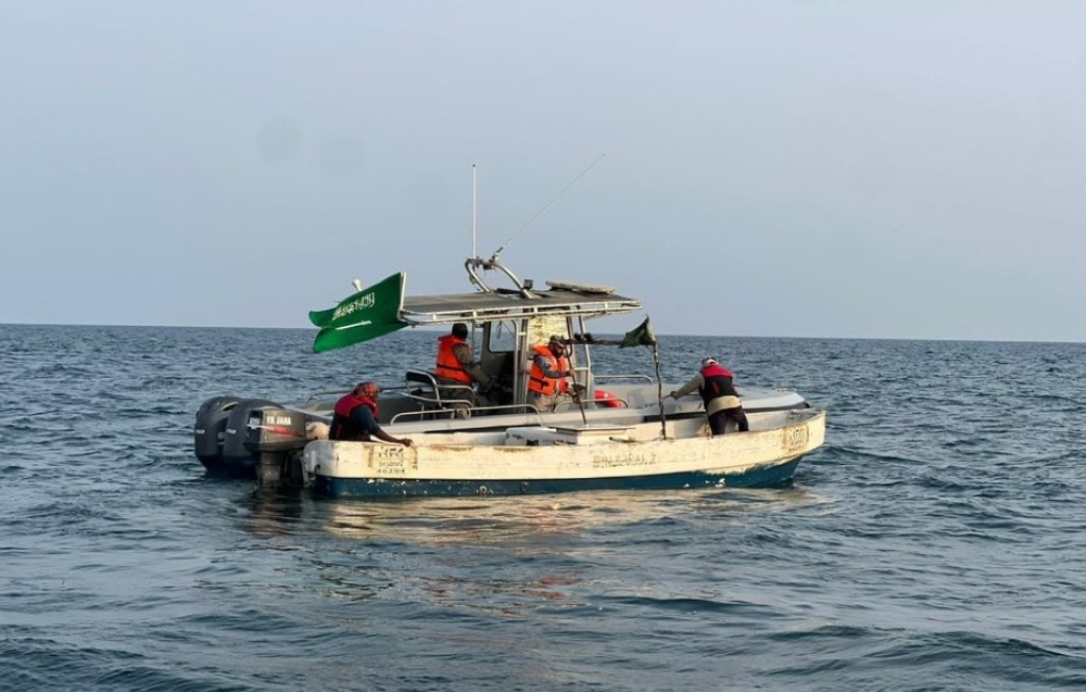 مكة-المكرمة.-حرس-الحدود-ينقذ-مقيمين-تعطلت-واسطتهما-في-عرض-البحر