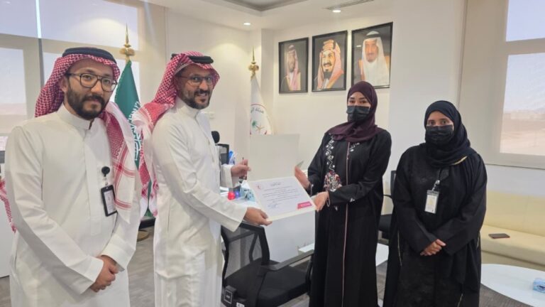 تكريم- مواطنة-أنقذت-حياة-طفلة-بمسجد-قباء