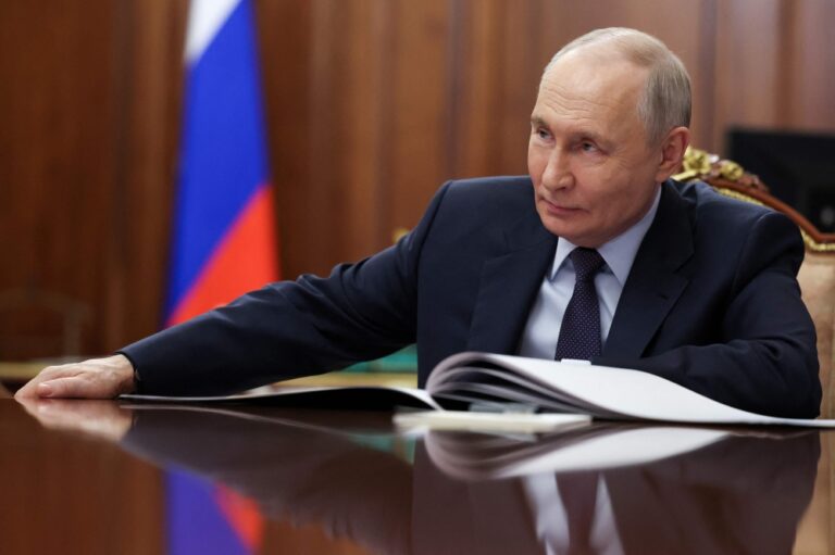 بوتين-يؤكد-لبيزشكيان:-مستعد-للتوسط-في-تسوية-لحرب-الشرق-الأوسط