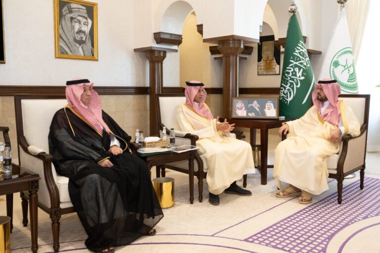 نائب-أمير-مكة يطّلع-على-تطوير-9-وجهات-عمرانية-توفر-80-ألف-وحدة-سكنية