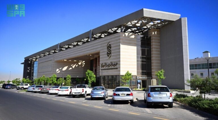 غرفة-المدينة-المنورة-تنظم-لقاء-يجمع-المستثمرين-بوزارة-السياحة