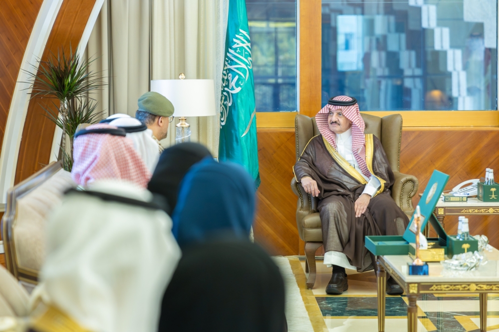 أمير الشرقية يستقبل مدير مجمع الملك فهد الطبي العسكري بالظهران