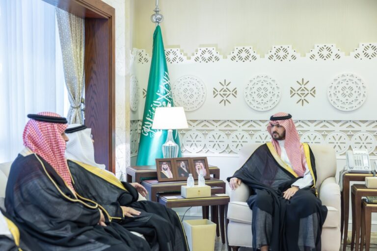 نائب-أمير-الشرقية-يطّلع-على-جهود-جمعية-أصدقاء-البيئة