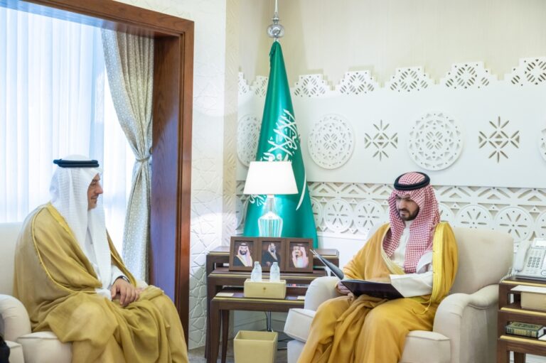 نائب-أمير-الشرقية-يطلع-على-أنشطة-جمعية-”-رائد-”-لتمكين-القيادات-الشبابية