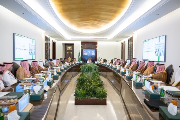 “لجنة-الحج”-تستعرض-الجاهزية-لموسم-1447هـ-وخطط-التفويج-والمشاريع-بالعاصمة-المقدسة