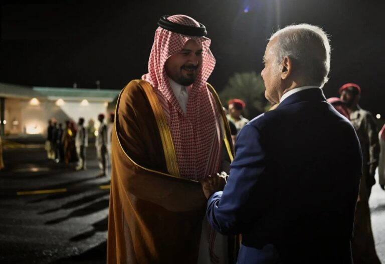 صور.-رئيس-وزراء-باكستان-يصل-إلى-المدينة-المنورة