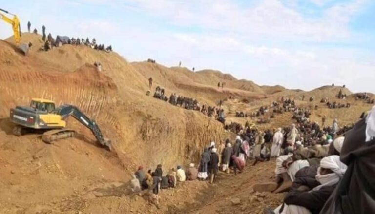 5-قتلى-وعشرات-العالقين-في-انهيار-منجم-للتنقيب-عن-الذهب-بالسودان