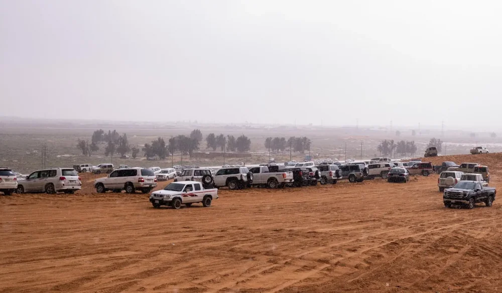 زخات المطر ترسم مناظر ساحرة في القصيم وتحفز الأهالي للخروج إلى المتنزهات