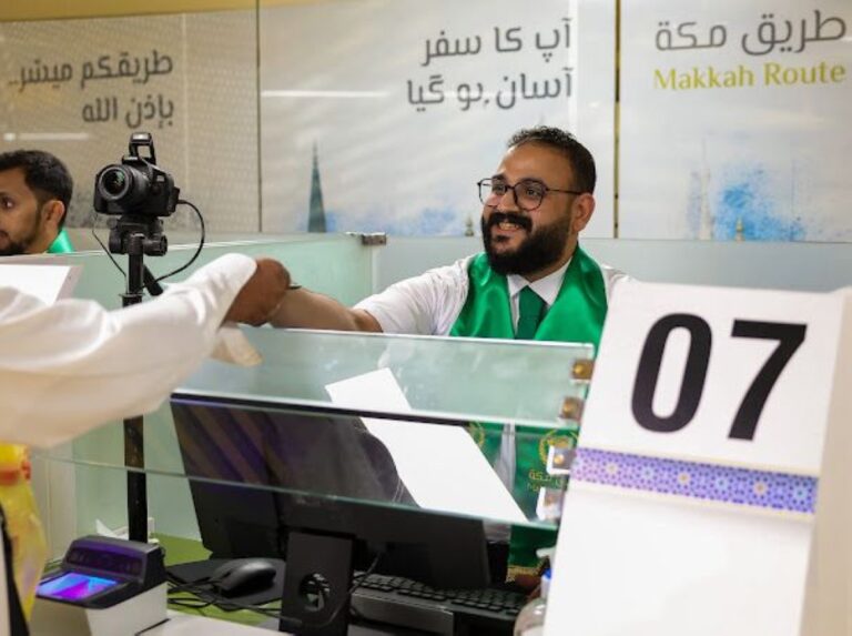 مغادرة-أولى-رحلات-مستفيدي-مبادرة-“طريق-مكة”-عبر-مطار-جناح-في-باكستان