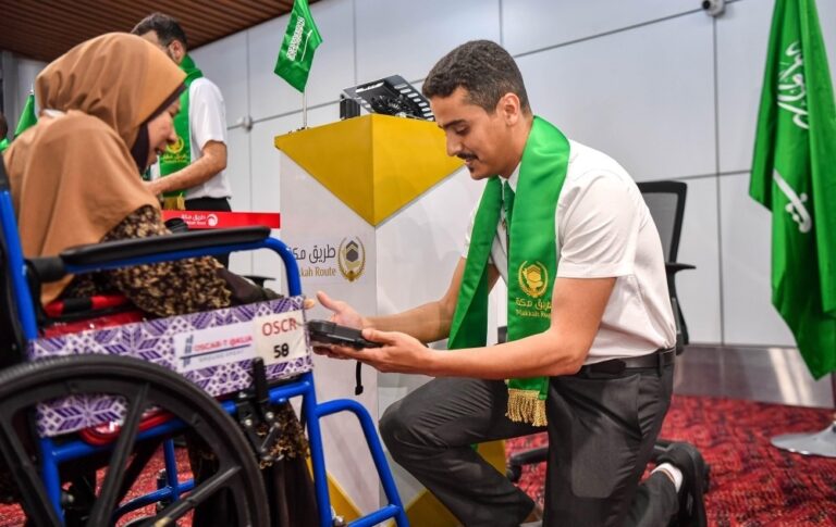 مغادرة-أولى-رحلات-المستفيدين-من-مبادرة-“طريق-مكة”-من-ماليزيا