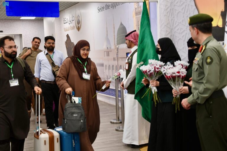 وصول-أولى-رحلات-مستفيدي-“طريق-مكة”-من-مطار-العلامة-إقبال-في-باكستان