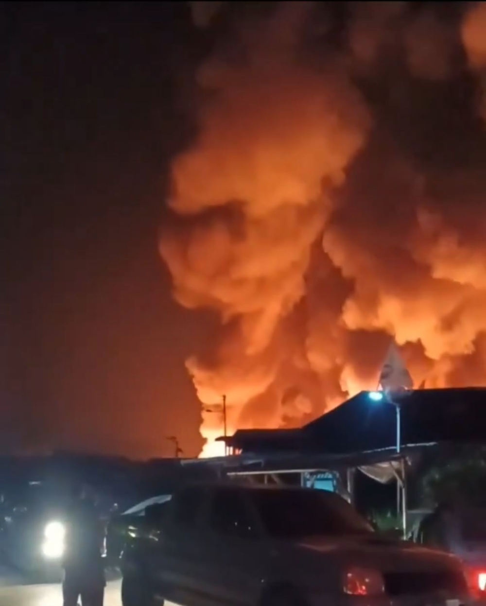 تدمير-مئات-المنازل-وتشريد-السكان.-حريق-يلتهم-صباح-الماليزية