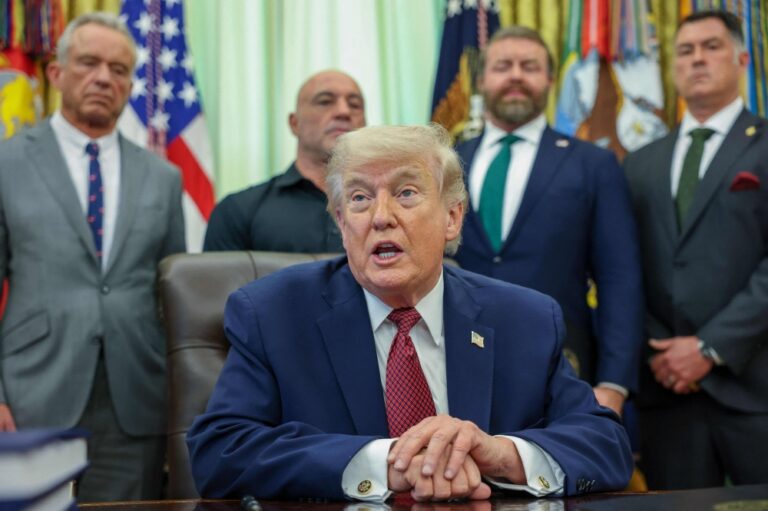 ترامب-يحذر-إيران:-رفض-الاتفاق-يعني-تدمير-كل-محطة-كهرباء-وكل-جسر-في-إيران