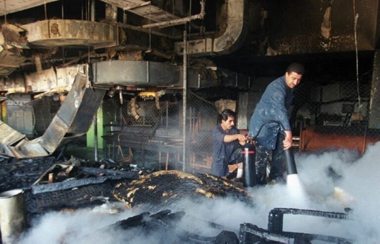 إصابة-14-شخصًا-بجروح-في-حريق-بمصنع-للكيميائيات-شمال-الأردن