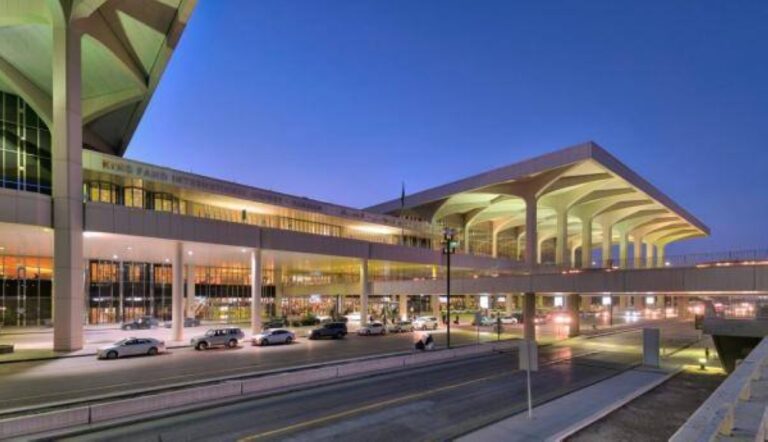 عبر-مطار-الدمام.-مطارات-المملكة-تعزز-الربط-الإقليمي-مع-استئناف-رحلات-طيران-الجزيرة-إلى-بيروت