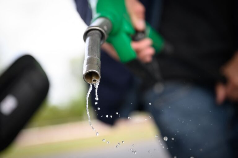 تداعيات-حرب-إيران.-هولندا-ترصد-950-مليون-يورو-لتعويض-أزمة-الوقود