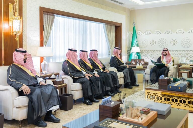 نائب-أمير-الشرقية-يستقبل-مدير-عام-فرع-وزارة-الموارد-البشرية-والتنمية-الاجتماعية-بالمنطقة