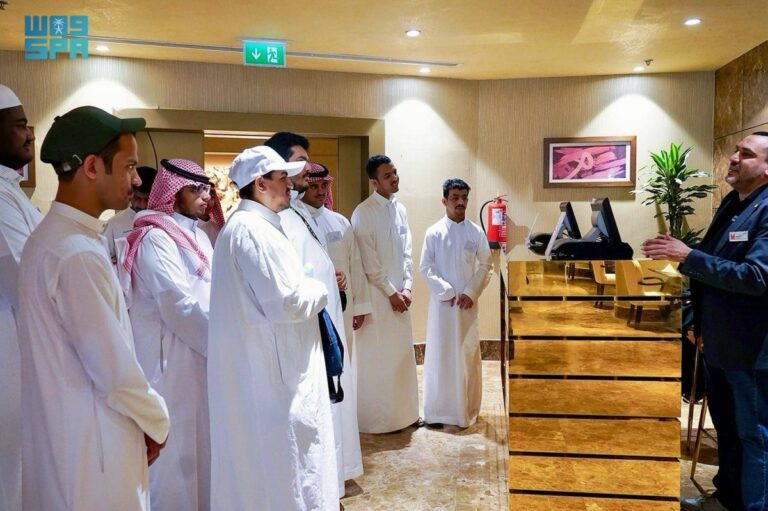 واجهة-أم-القرى-الثقافية-تستقبل-وفد-مركز-الأمير-محمد-بن-سلمان-العالمي-للخط-العربي