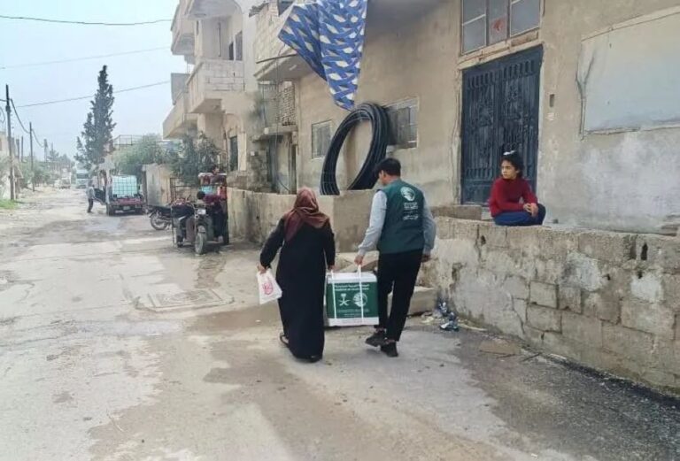 مركز-الملك-سلمان-للإغاثة-يوزّع-مساعدات-غذائية-جديدة-في-سوريا