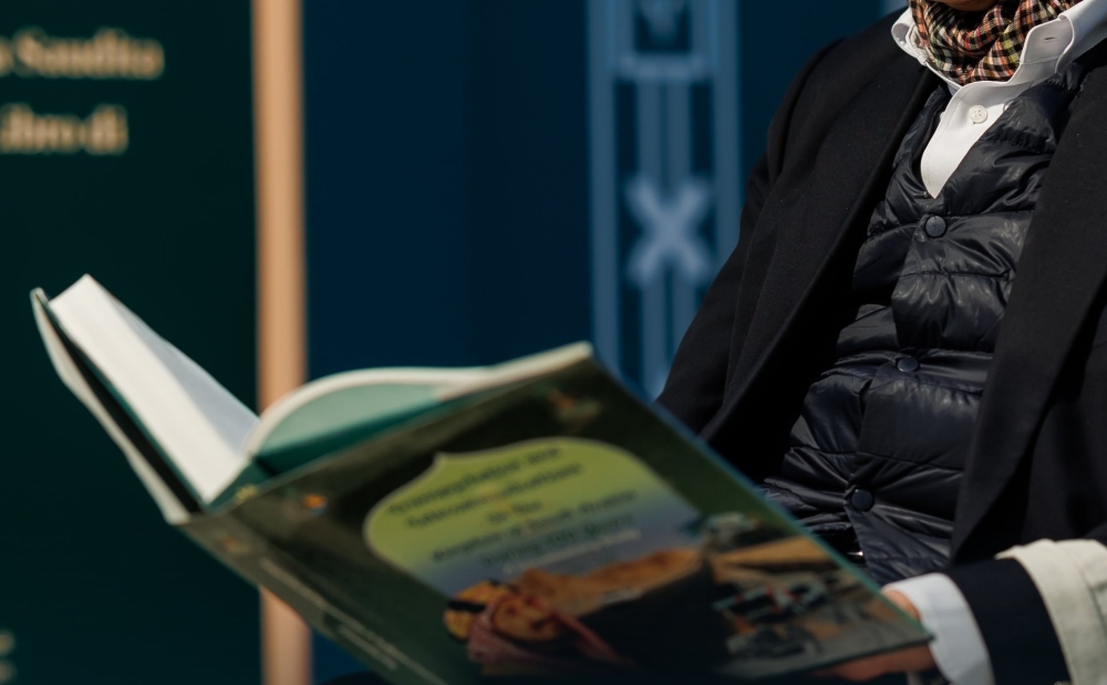 في-يومه-العالمي.-جلسة-حوارية-تتناول-رحلة-الإبداع-الأدبي-بتبوك