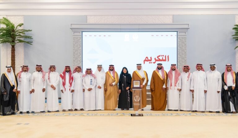 محافظ-الأحساء-يكرّم-داعمي-جمعية-فتاة-الأحساء-ويرعى-توقيع-الشراكات