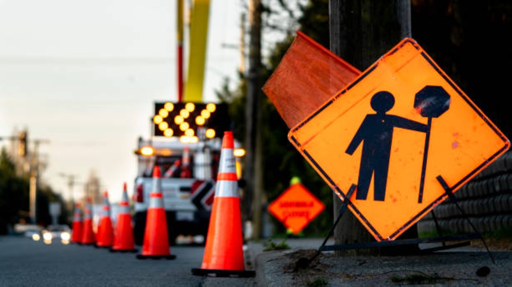 استمرار-الحركة-باتجاهين.-إغلاق-جزئي-بدوار-طريق-خادم-الحرمين-في-الخبر-عاجل