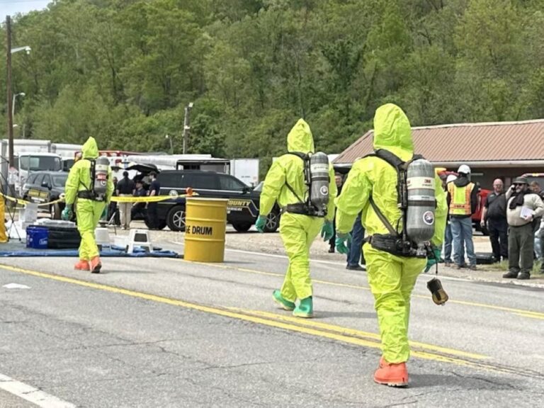 وفاة-شخصين-وإصابة-19-إثر-تسرب-كيميائي-في-مصنع-بفرجينيا-الغربية
