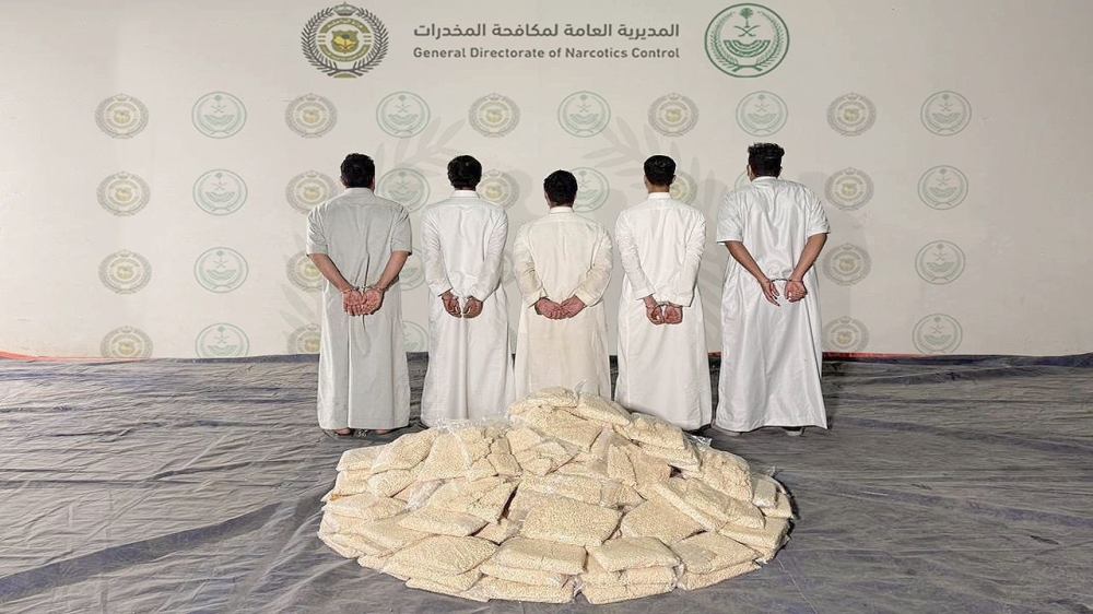 مخبأة-بشحنة-ورق-إحباط-تهريب-2733.648-قرصًا-مخدرًا-في-الشرقية