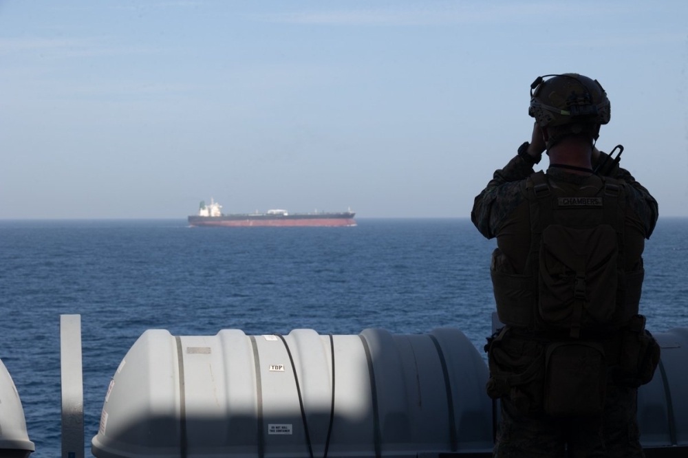 واشنطن-تمدد-وقف-إطلاق-النار-ليلا-وطهران-تشعل-هرمز-صباحا